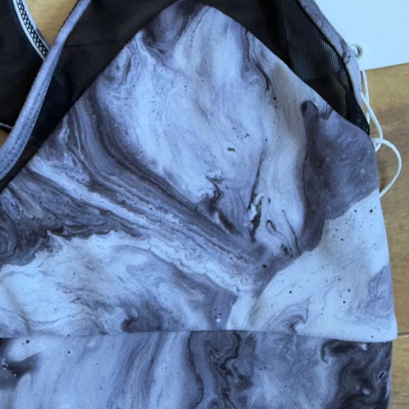 Varley Monochrome Marble Sports Bra - Picture 2 of 6